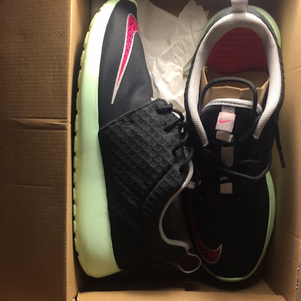 Men’s Nike Rosherun Yeezy 8.5 Like New
